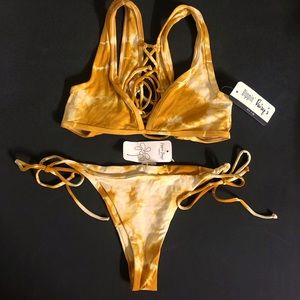 Dippin Daisy’s Bikini set